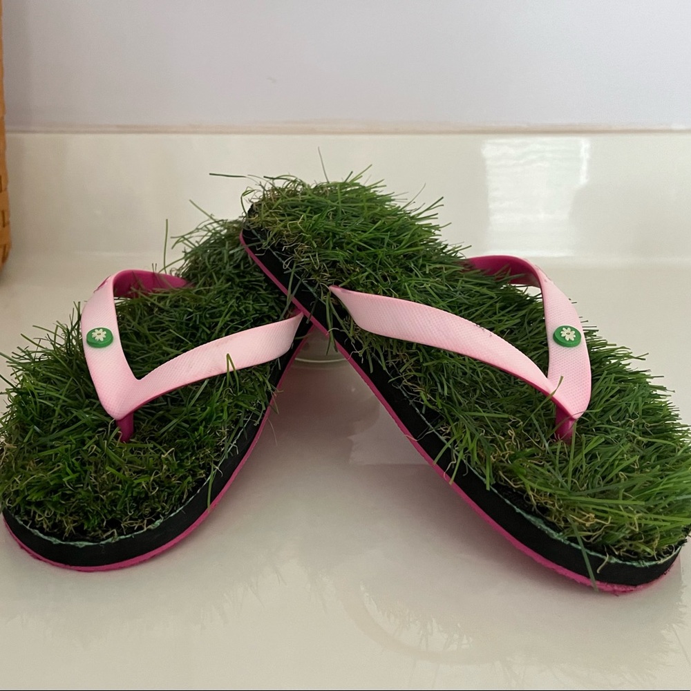 GFF Novelty Grass Flip Flops